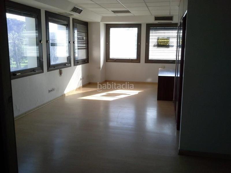 Foto 7e6b7b07-c994-4639-be02-25ff4325d28c. Büro in avenida blas infante 8 in El Tardón - El Carmen Sevilla