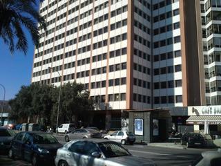 Bureau à Avenida blas infante 8. Gran oficina en edificio urbis