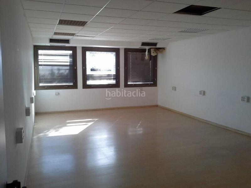 Foto b57b9068-0caa-4147-89d2-c9edce99bc51. Büro in avenida blas infante 8 in El Tardón - El Carmen Sevilla