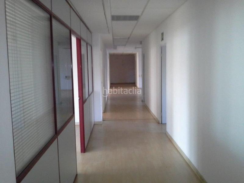 Foto fe203b12-1271-4ada-bf0f-4f956b5cd088. Büro in avenida blas infante 8 in El Tardón - El Carmen Sevilla