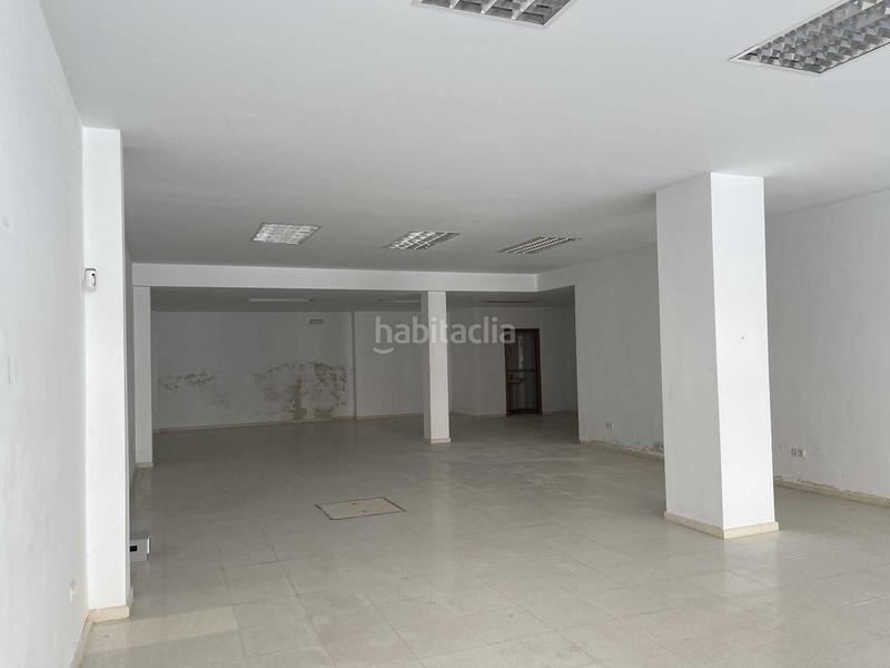 Foto 0982d5d2-6993-4208-8643-93fcb5baddd1. Local comercial en avenida primero de mayo 141 en Coria del Río