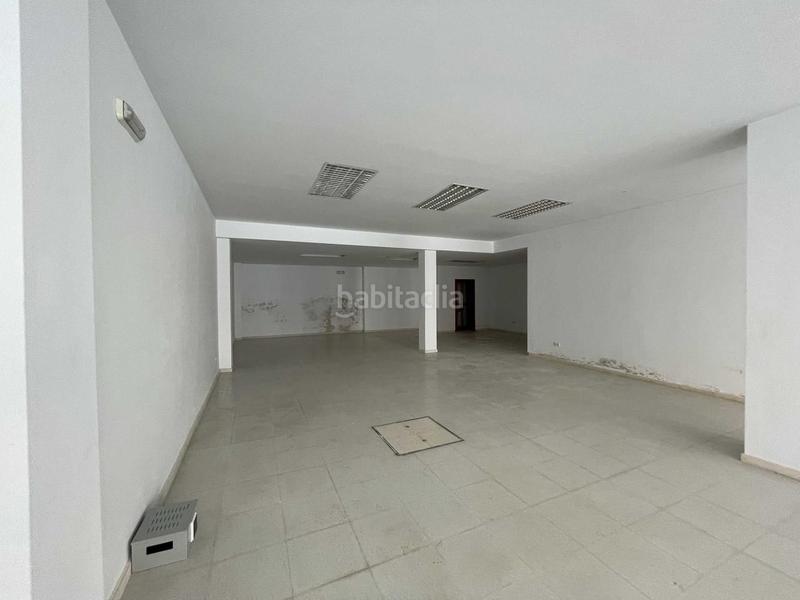 Foto 19688c39-ef05-4e75-98f8-4fcaf0b37df6. Local comercial en avenida primero de mayo 141 en Coria del Río