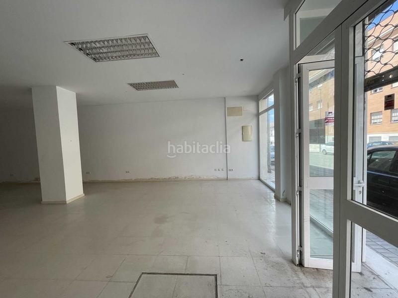 Foto 433091ee-2e8b-4d1a-8b24-8e8651f31fe4. Local comercial en avenida primero de mayo 141 en Coria del Río