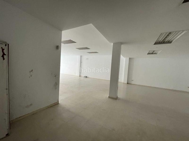 Foto c1ff3fcf-c303-401e-9229-92c572cd70f8. Local comercial en avenida primero de mayo 141 en Coria del Río