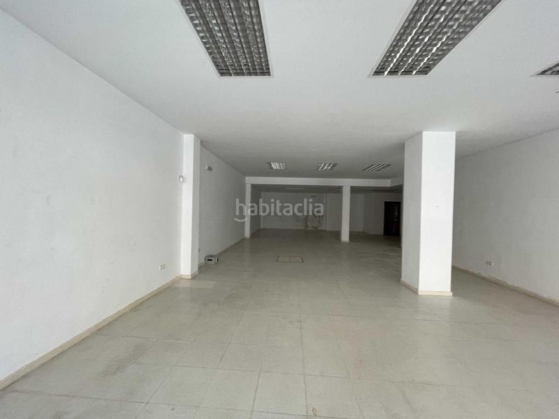 Foto c8196f2f-10b8-423d-b997-36386c02718f. Local comercial en avenida primero de mayo 141 en Coria del Río