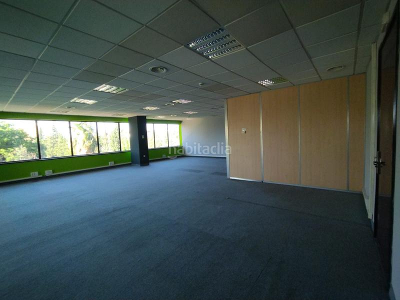 Foto 48161ba9-b3d9-46eb-9d11-da0f9872c344. Büro in avenida de la innovación 9 in Parque Alcosa Sevilla