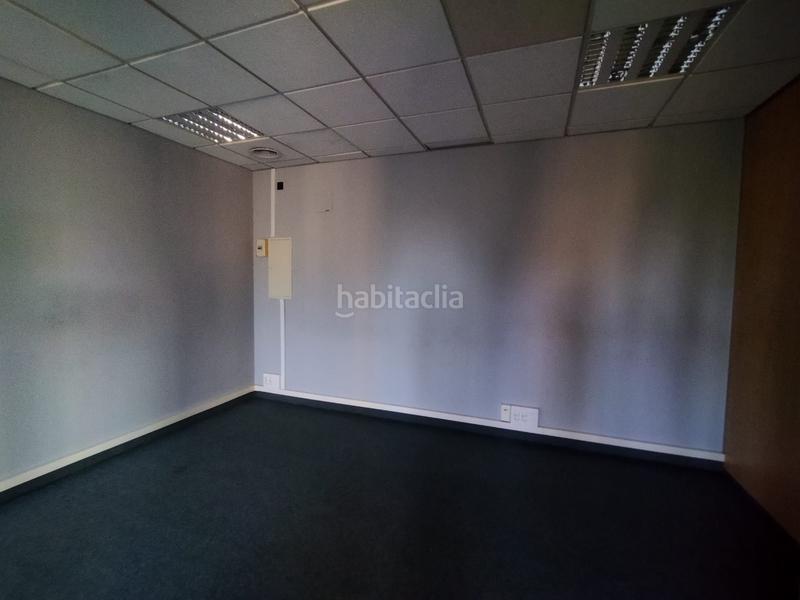 Foto aec1e4cf-e1eb-4c29-be5e-6127db735ca6. Büro in avenida de la innovación 9 in Parque Alcosa Sevilla