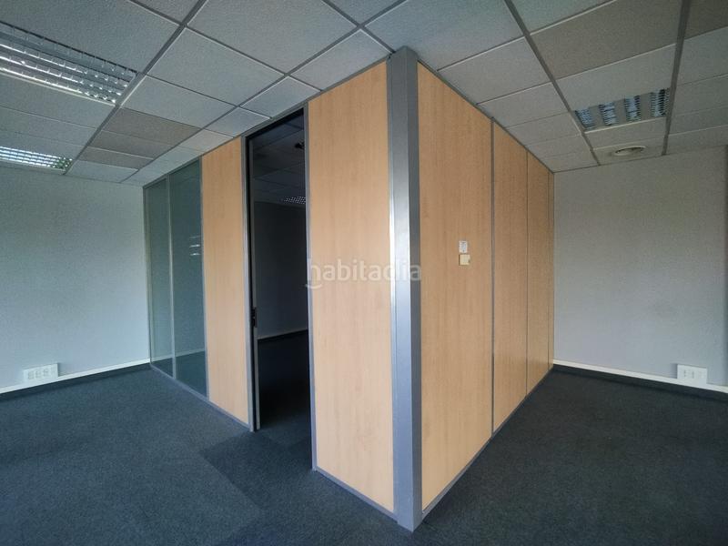Foto 2f97e755-ec03-41c7-910a-18968976451b. Oficina a avenida de la innovación 9 a Parque Alcosa Sevilla