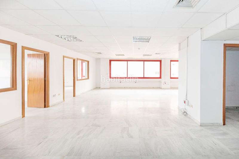 Foto 9d7131e6-53ff-4011-a999-80f3a1af83b9. Office space in calle remo 1 in Urbadiez - Entrepuentes Sevilla