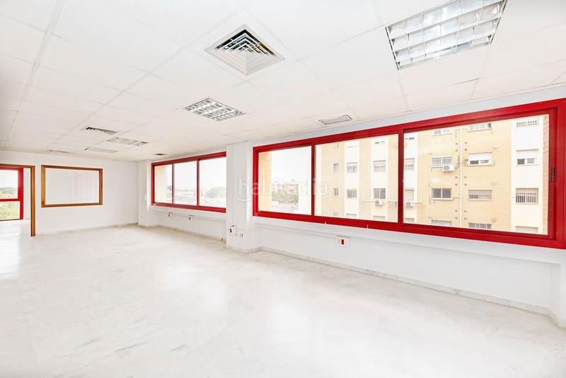 Foto fe6aaa63-6330-4550-9932-0819eadf78f4. Oficina a calle remo 1 a Urbadiez - Entrepuentes Sevilla