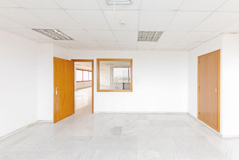 Foto 9161ccf0-56c5-4fb1-a744-f580f9822fce. Büro in calle remo 1 in Urbadiez - Entrepuentes Sevilla