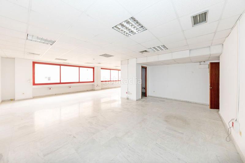Foto a3be08ae-be66-4891-bb81-c1354712a7dc. Büro in calle remo 1 in Urbadiez - Entrepuentes Sevilla