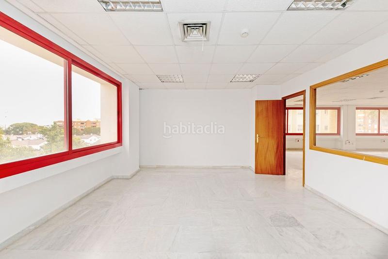 Foto 4d943ecd-ca92-4df8-addd-9ae4325f4d72. Office space in calle remo 1 in Urbadiez - Entrepuentes Sevilla