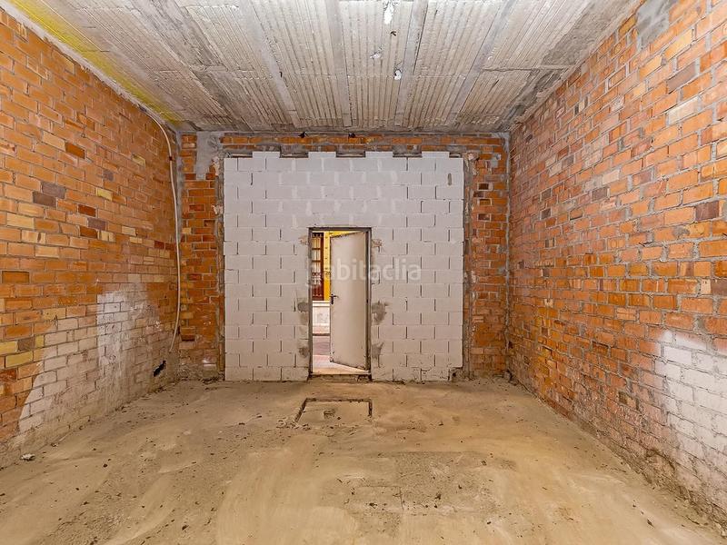 Foto 2f8aeffb-42b6-464e-9ba3-f4dbefdb40d3. Local comercial en calle santa maría magdalena 38 en Dos Hermanas