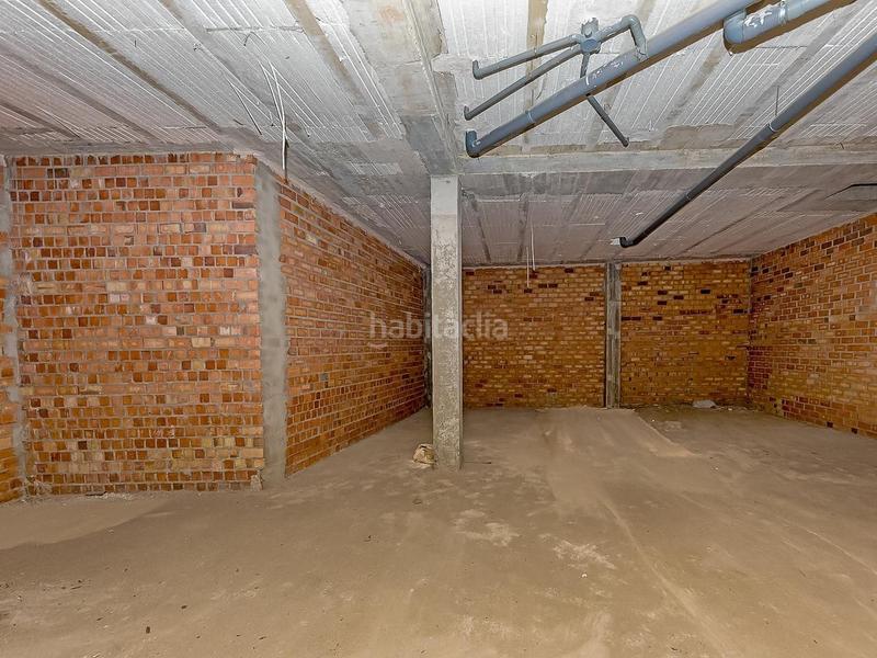 Foto 49e2b200-9cf4-42f1-a7ae-9e7cfaeb3a1d. Local comercial en calle santa maría magdalena 38 en Dos Hermanas