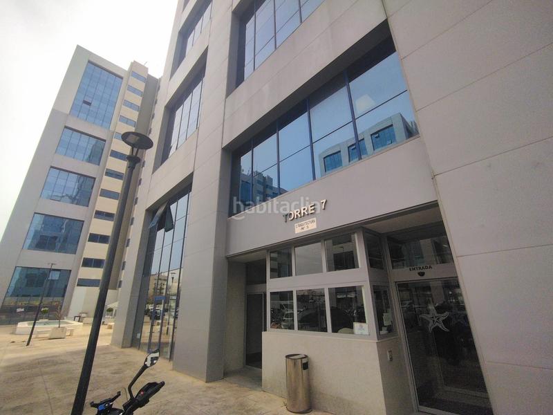 Foto d80e29d7-63ce-4fbe-869f-dac6e630552c. Bureau dans calle arquitectura 5 dans San Jerónimo - La Bachillera Sevilla