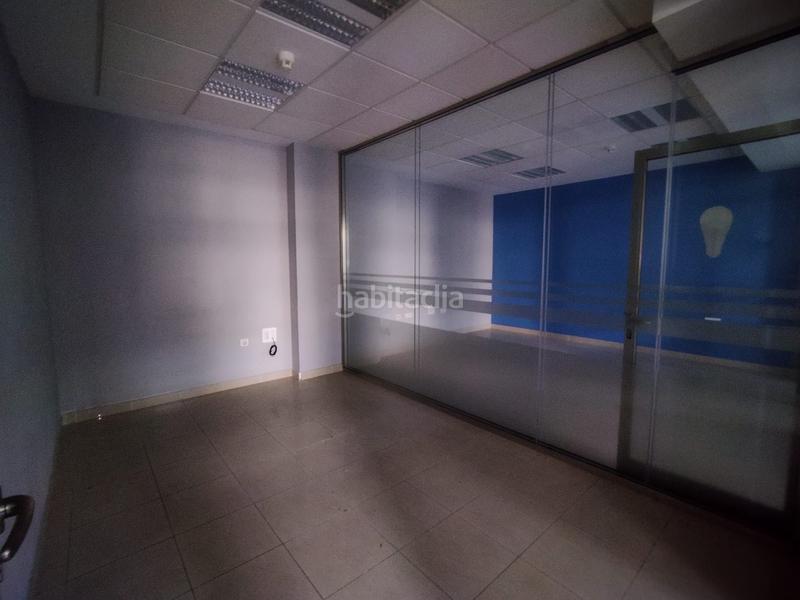 Foto 79ab34b6-61a0-4c75-a261-bbea1c78e3c7. Bureau dans calle marqués de pickman 28 dans Ciudad Jardín Sevilla