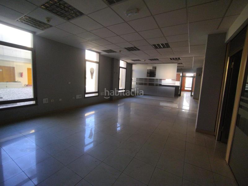 Foto f2c9e664-c713-466d-8e27-d9591acd06e9. Bureau dans calle marqués de pickman 28 dans Ciudad Jardín Sevilla