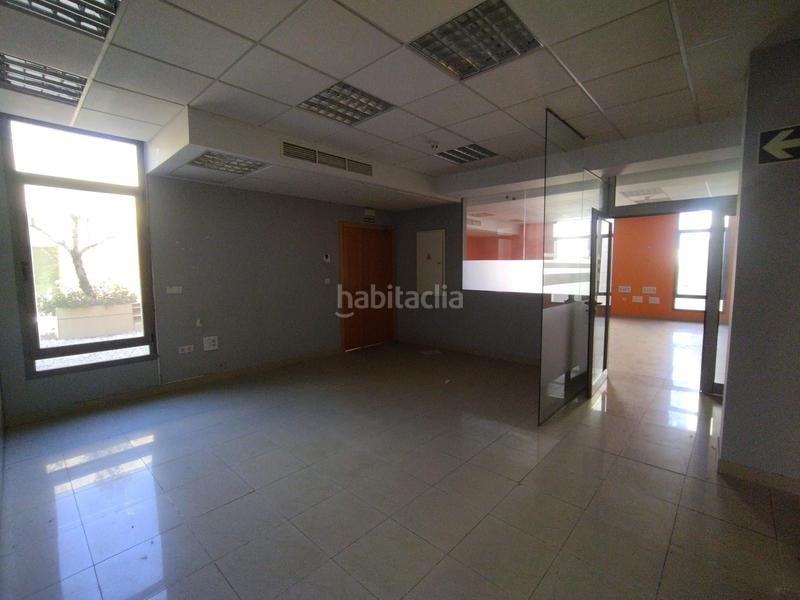 Foto f86a4390-73e1-4c3b-9db4-12c06eaa8e30. Bureau dans calle marqués de pickman 28 dans Ciudad Jardín Sevilla