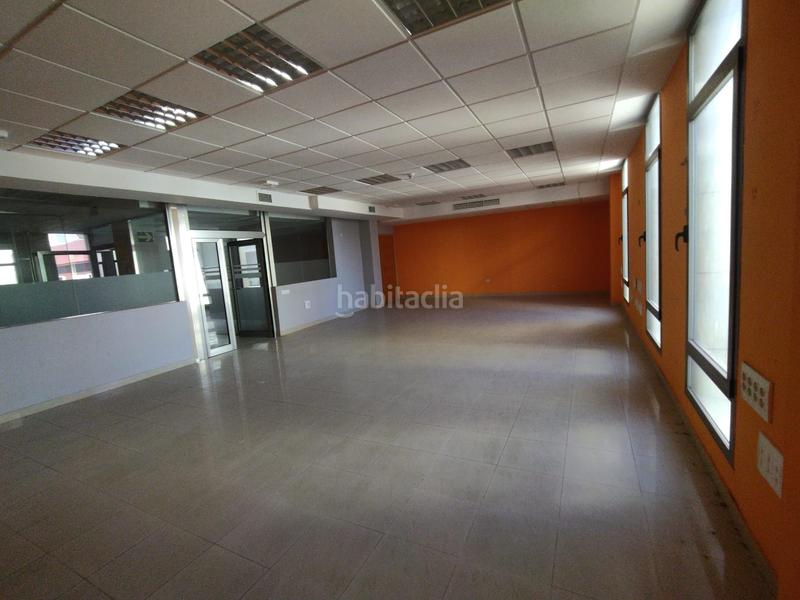 Foto 0a714e41-d993-44d7-84c4-de165eacbd71. Office space in calle marqués de pickman 28 in Ciudad Jardín Sevilla