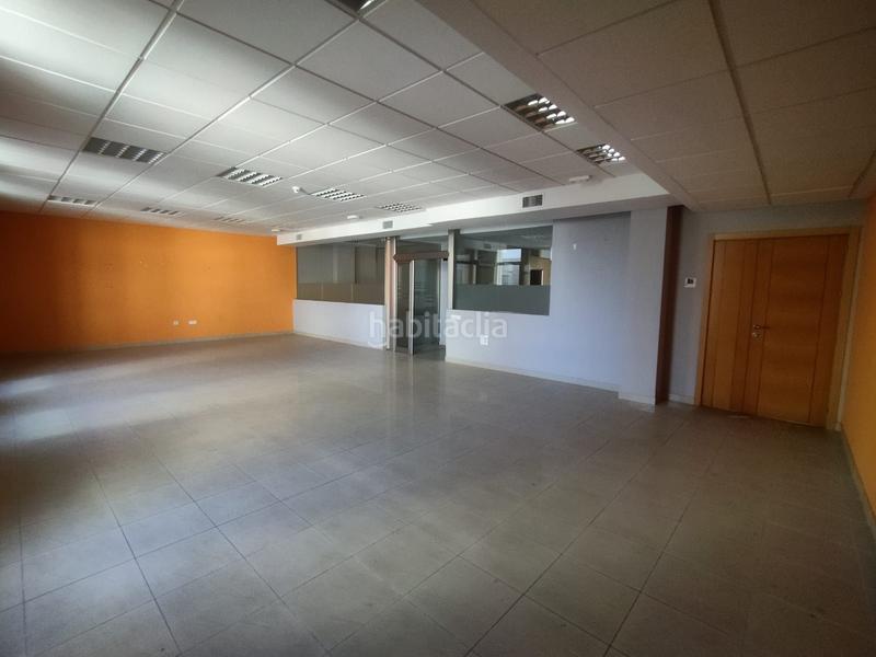 Foto 48dfe766-c8b3-432b-837f-d8681f778494. Office space in calle marqués de pickman 28 in Ciudad Jardín Sevilla