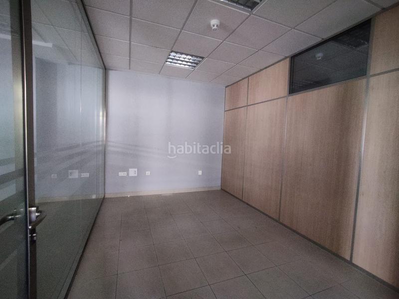 Foto 4f233e45-16fe-4ebc-af44-184db409fe6b. Office space in calle marqués de pickman 28 in Ciudad Jardín Sevilla