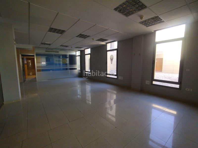 Foto a2e05203-3079-4dfa-b00d-f8c9ff50d3ee. Oficina a calle marqués de pickman 28 a Ciudad Jardín Sevilla