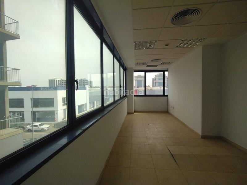 Foto e097189a-767a-4e37-a946-f26ea5d71093. Office space in calle zoologia 4 in San Jerónimo - La Bachillera Sevilla