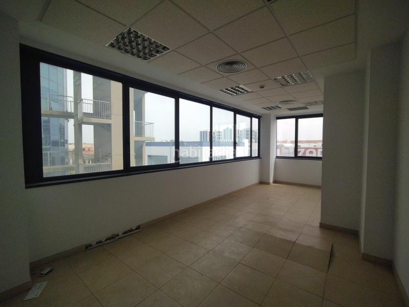 Foto f39e6240-d75a-41e9-b3bf-644e0a310276. Ufficio in calle zoologia 4 in San Jerónimo - La Bachillera Sevilla