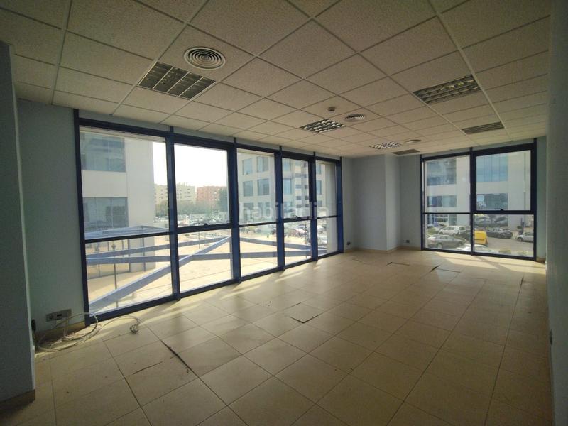 Foto c0e22b22-7984-4758-a34b-c6b8827e91ad. Ufficio in calle arquitectura 20 in San Jerónimo - La Bachillera Sevilla