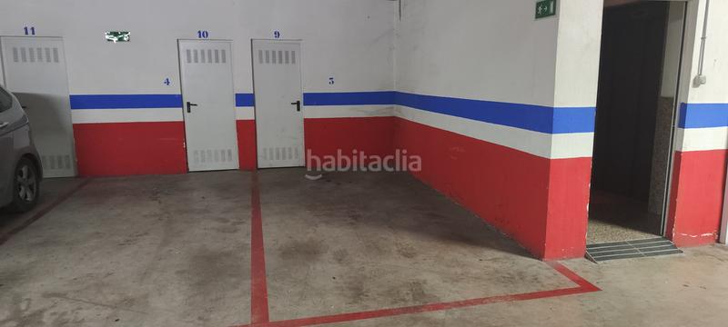 Foto 374f23f9-6cb1-445a-b4ca-06cc276a969d. Parking coche en calle hungría 6 plazas de garaje y trastero en Sevilla