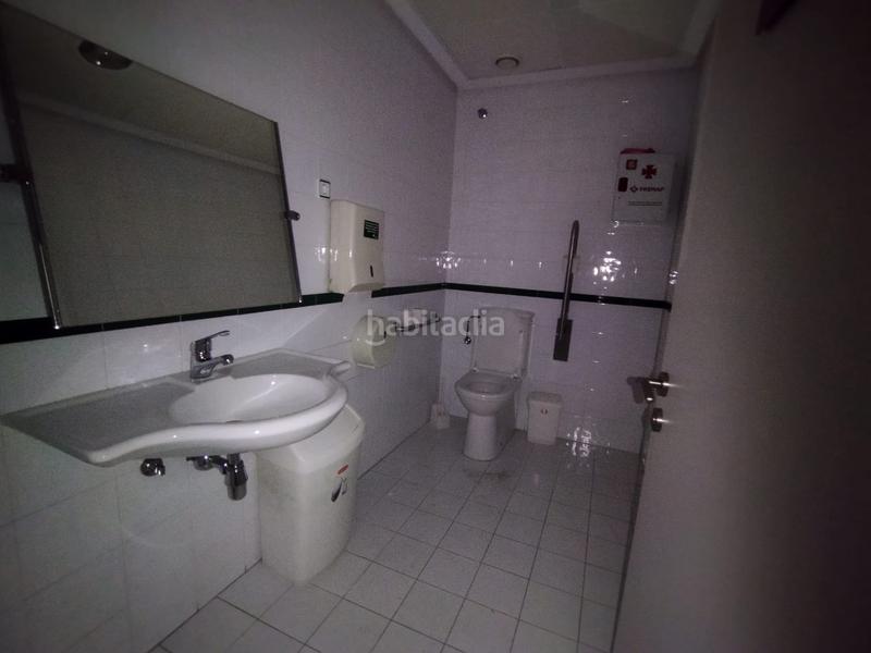 Foto 5e60931b-4ad6-442e-9f04-1459064bf684. Affitto locale commerciale in calle bañer de salcedo 1 in Sevilla