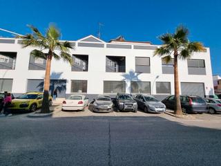Business premise in Avenida de benacazón 6