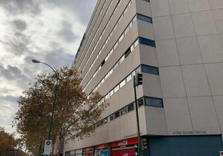 Aparcament cotxe a Avenida de diego martínez barrio 4