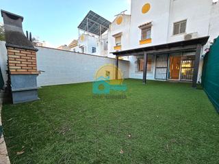 Casa adossada en Bellavista. Chalet pareado en venta en aljaraque