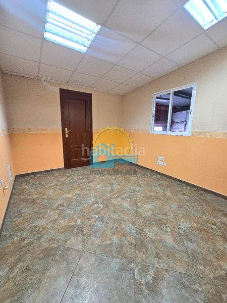 Foto edf7bcc2-0585-4101-9464-67c8807b1fab. Nau industrial a Nuevo Parque - Los Rosales - Tráfico Pesado Huelva