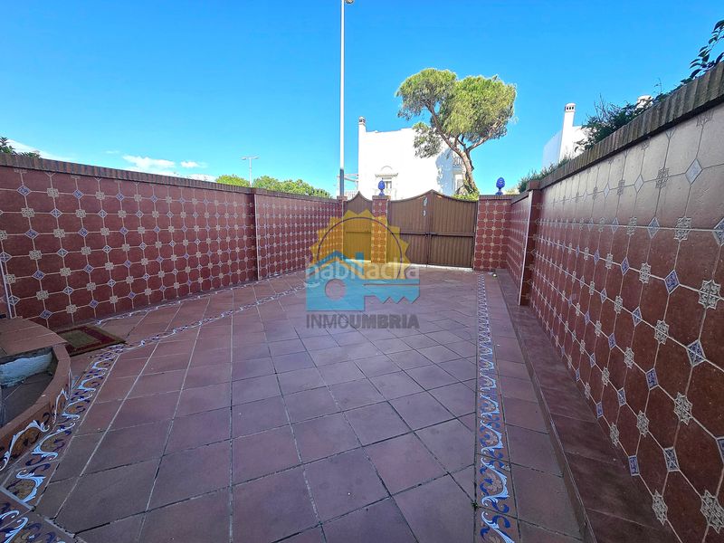 Foto b838756f-d369-4e1a-b841-843be534f84f. Casa adossada amb piscina a Punta Umbría