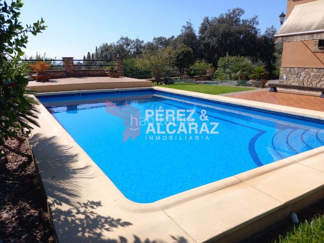 Foto 4f599ed9-54e8-4025-b0a0-287934ae7d1c. Xalet amb xemeneia aparcament piscina a Hornachuelos