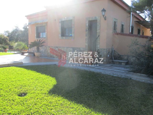 Foto a740c19b-54eb-4563-9498-516e40b5c769. Xalet amb xemeneia aparcament piscina a Hornachuelos