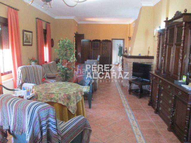Foto f8dad488-e16d-4a3c-8b26-89e789098389. Xalet amb xemeneia aparcament piscina a Hornachuelos