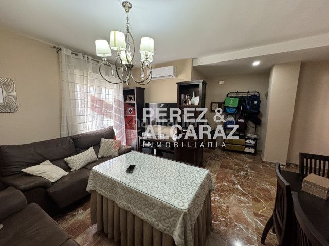 Foto f25619ab-e2fb-428f-a082-ce23a0abeb89. Casa bifamiliare in Palma del Río