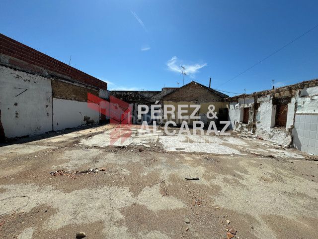 Foto b0fce1fd-c923-45d3-b7b3-b6defbdf692f. Wohngrundstück in calle infante molina 26 in Palma del Río
