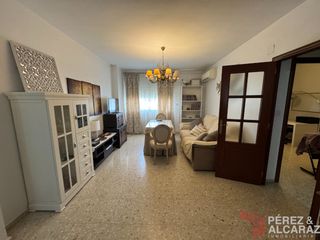 Flat  Calle geranios. Amplio y luminoso piso de 4 habitaciones listo para entrar a viv