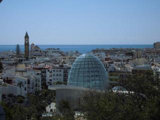 Piso en Sierra de Estepona - Avda. de Andalucía. Piso para entrar a vivir ideal para familia con hijos con piscin