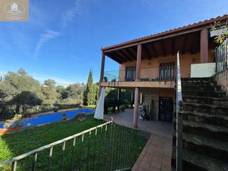 Casa  Genciana. Chalet en montequinto con piscin privada