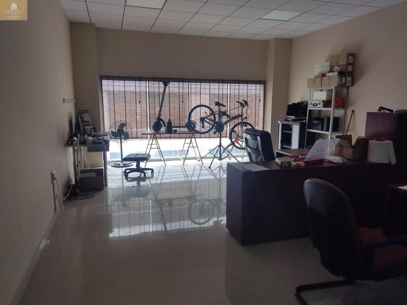 Foto 80265d16-35b1-4176-bb35-89a338aa7940. Ufficio con parcheggio in Bollullos de la Mitación