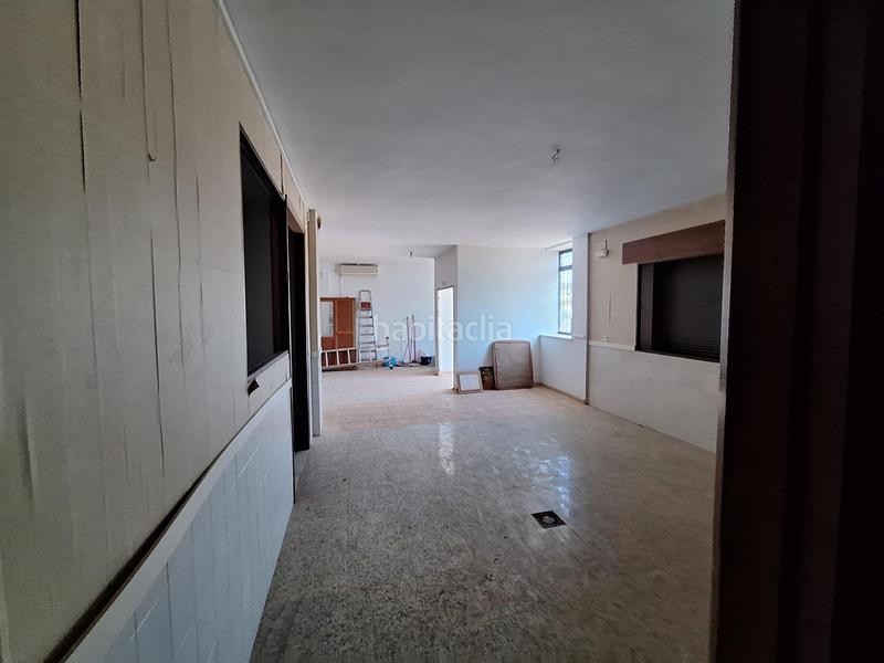 Foto 35e7eaad-d266-42af-88b6-50e99eb18b36. Edificio en Umbrete