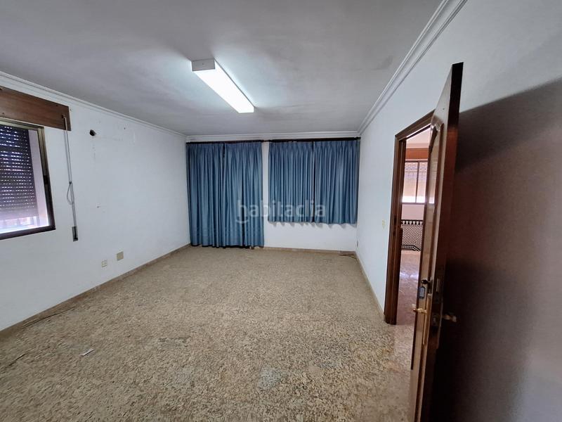 Foto 72c23b87-40d4-45b2-bd50-e1125f2604b7. Edificio en Umbrete