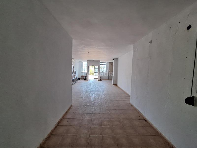 Foto b766a753-9edc-410f-9bb6-33fb3ad27960. Edificio en Umbrete