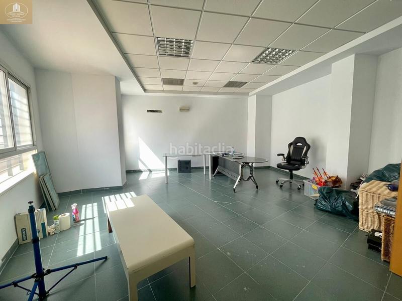 Foto 7fa21ba6-00f7-43ee-b871-e00add8cd210. Büro in Centro Bormujos